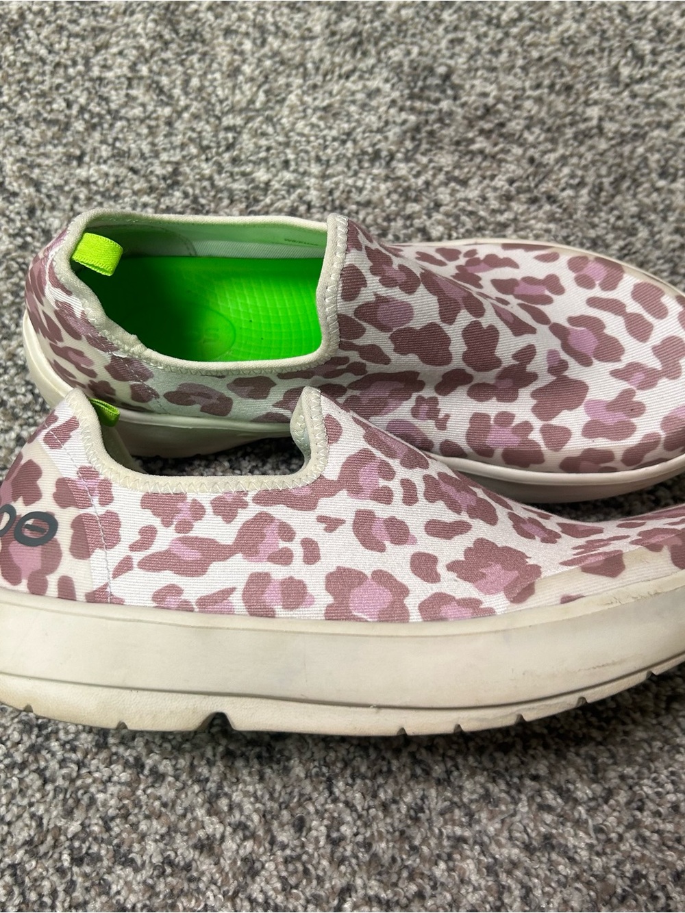 Oofos Oomg Eezee Rose Leopard Womens Size 8 Pink White Casual Slip On Shoes